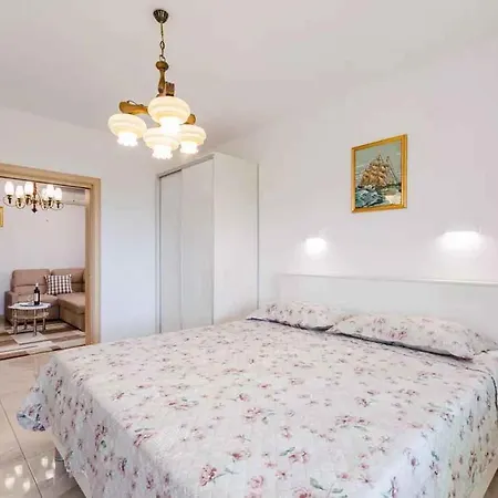In 39105 Povile
