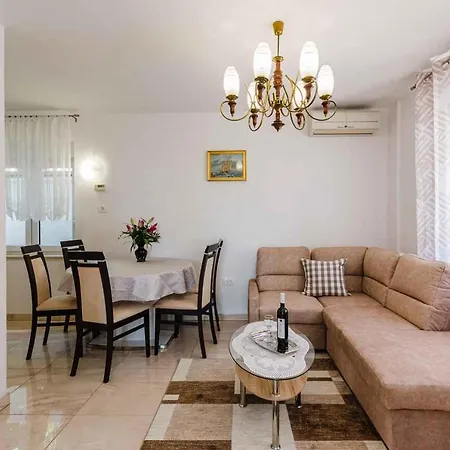 In 39105 Povile